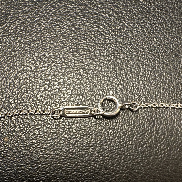 Tiffany Lynn pendant necklace in Platinum & Diamond. Sold private sale - Picture 6 of 6